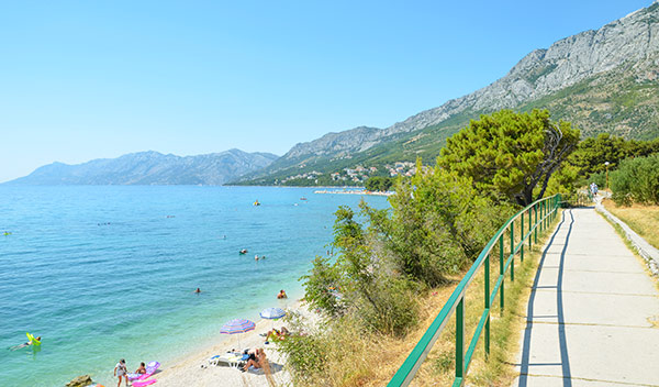 Strandpromenad i Baska Voda, Kroatien